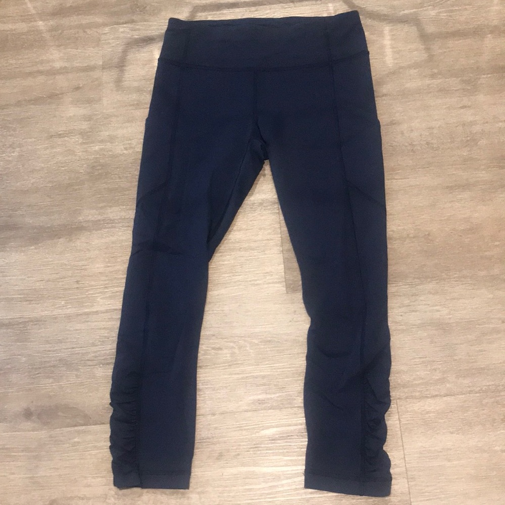 Lululemon navy ruffle crop 6
